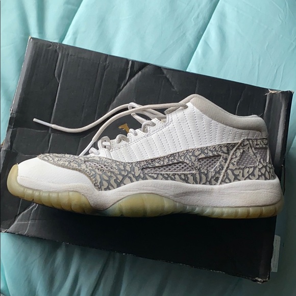 Air Jordan 11 Low- authentic in original box - Picture 4 of 6